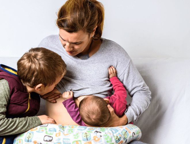 Tandem Besleme (İki Çocuğu Aynı Anda Emzirme) Nedir?